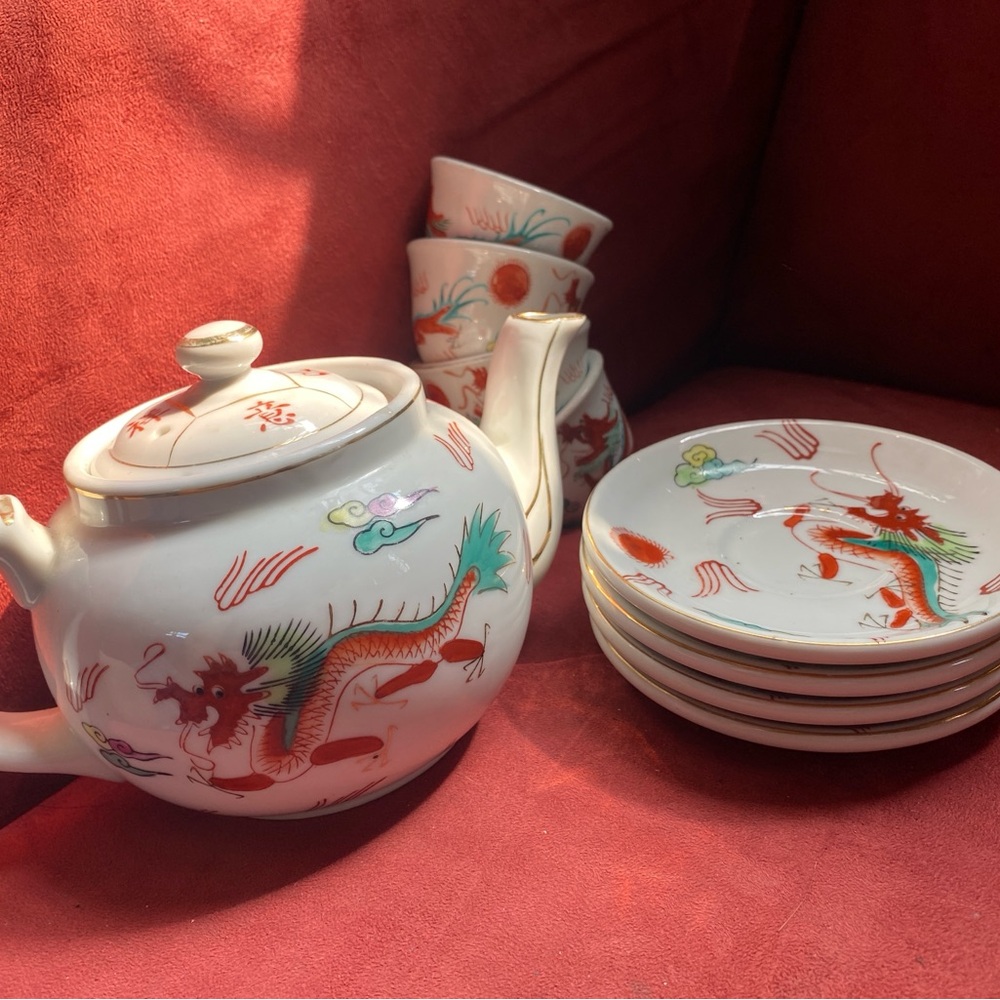 HOST PICK 🔥 Price Firm. Gorgeous Vintage Tea Set - Picture 3 of 12